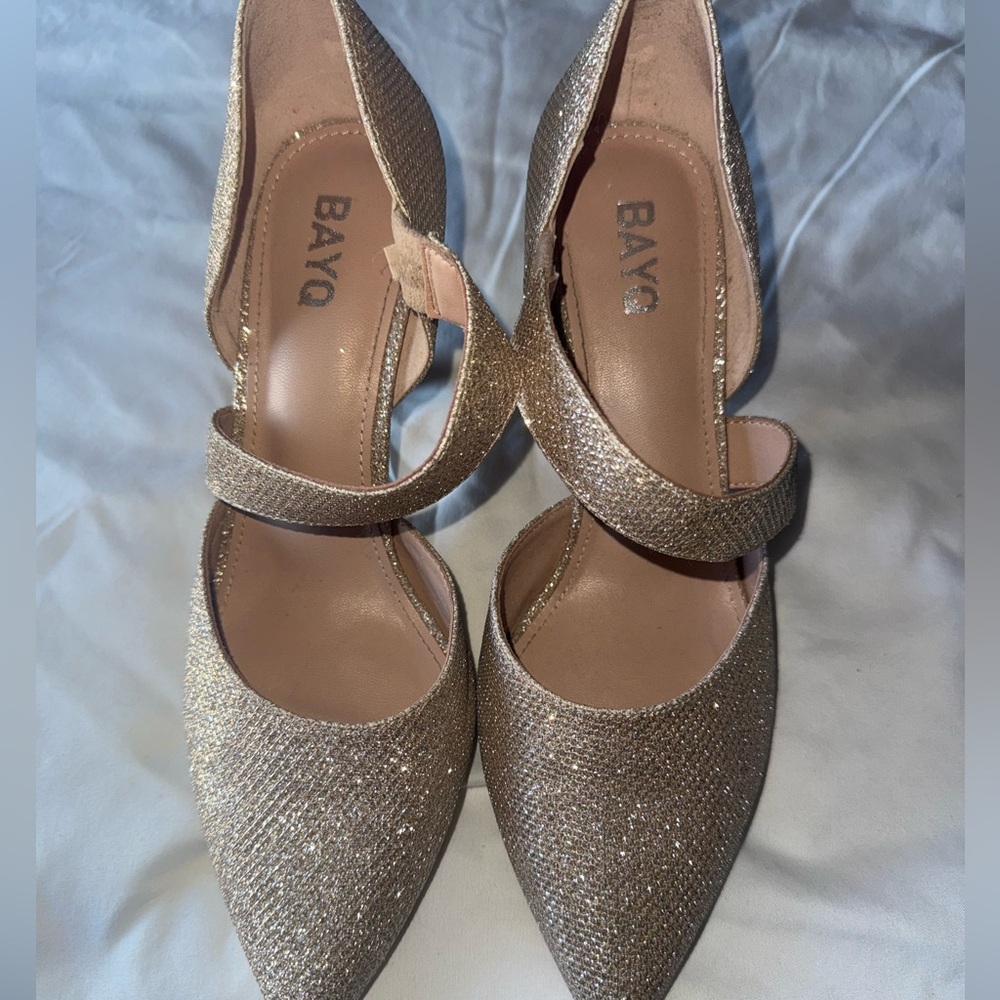 Women's boots size 7 light beige color used in good condition